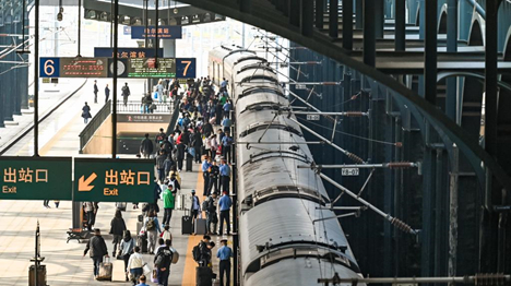 Chine : 175 millions de voyages ferroviaires prévus durant le pic des voyages des congés de la Fête nationale